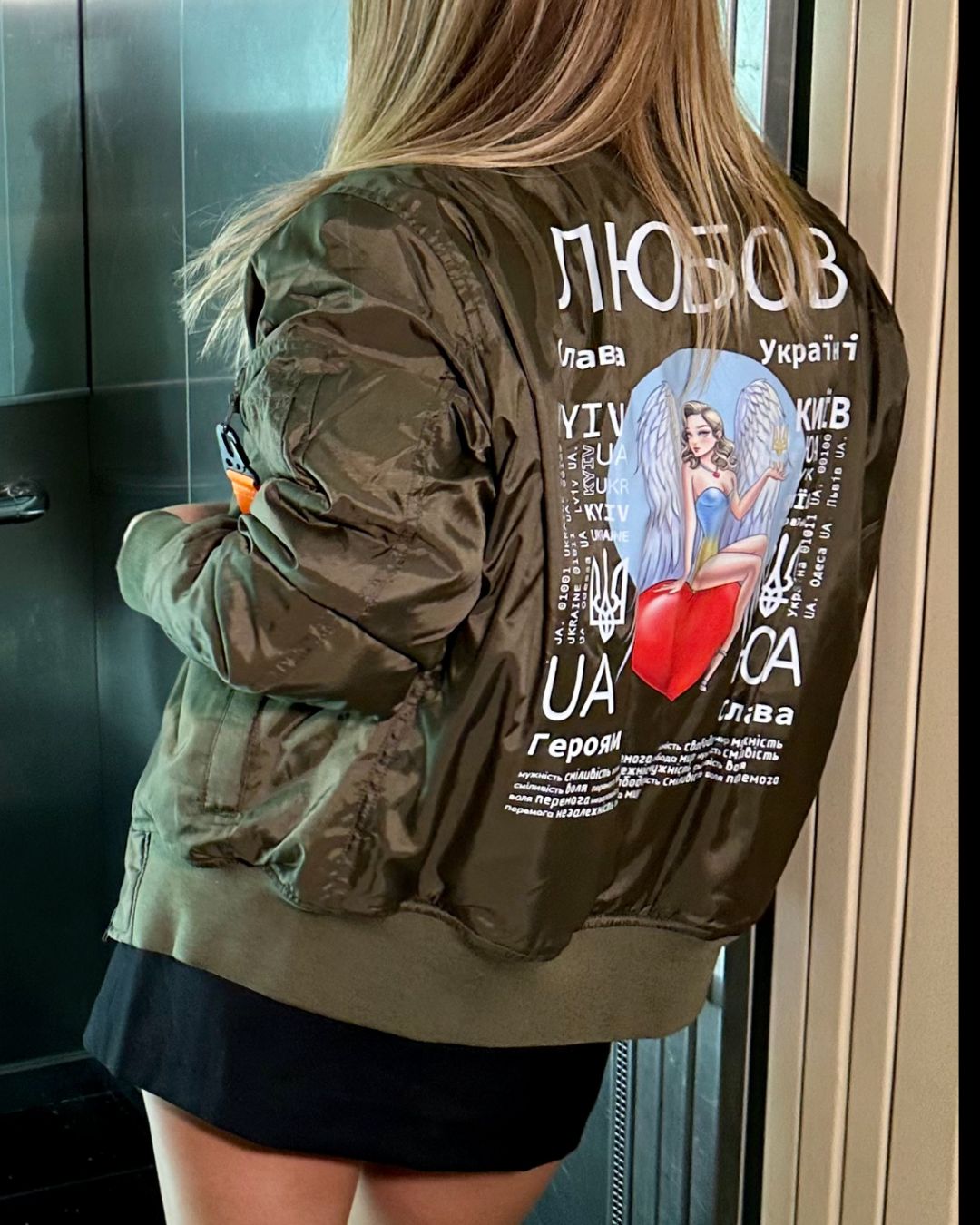 БОМБЕР З КОМІТОМ - ЛЮБОВ - ЛЮБОВ